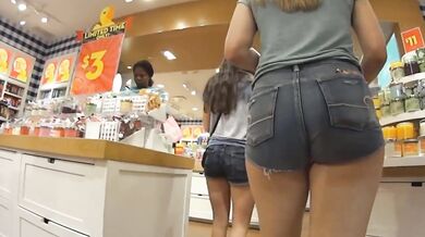 perfect big bubble ass teen blonde short shorts