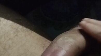 Mostrando os detalhes do meu pau grande e veiudo branco