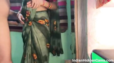 Bhabhi Ke Sath Chudai - Red Girl