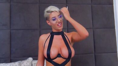 jessicamaven shows massive natural tits on webcam video