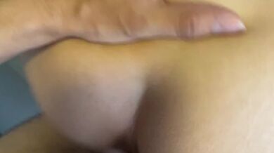 Hermanastro aprovecha que no hay nadie en casa para follarla