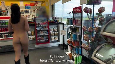 nua em bomba de gasolina e na loja / public hard