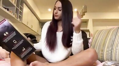 khloe kay joue a la maison (2)