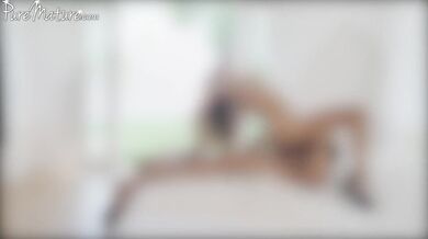 Cheating Asian Wife Kalina Ryu gets Creampied by the Handyman