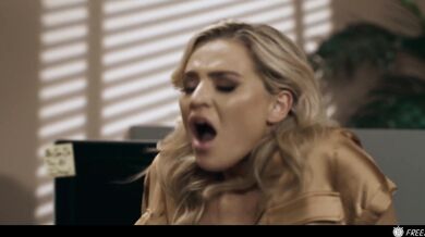 Big Tits Blonde Blake Blossom Frozen in Time gets Pussy Destroyed by Dan Dama...