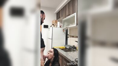 Putita en la cocina