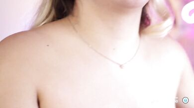 Me vengo en su boca y se come toda mi leche EN VIVO????