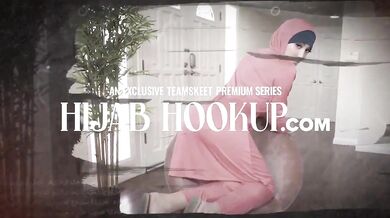 Luscious hottie Nami Dahlia rubbing large rough dick ass