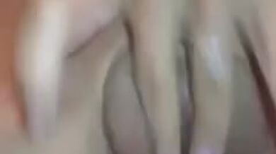 مصرية فاتحة الكاميرا لابن خالتي في الواتساب اوريه السلعة