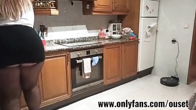 com blonde bbw in the kitchen