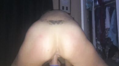 I NEED MY COWGIRL HAT WITH ME - CAUSE I LOVE ❤️ TO RIDE ???? ANY FAT ONES OUT THERE ?