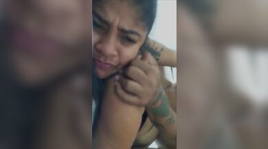 Gimiendo le digo que soy su puta