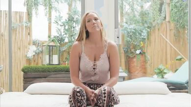 Gorgeous Blonde MILF Casting - Jasmine Daze