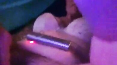 MILF's got 5 min. till carpool-gotta masturbate quick!!!