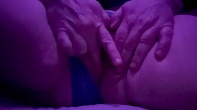 This warm, wet pussy is ready — let’s fuck ????