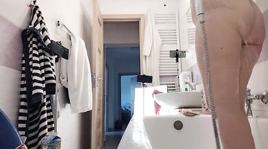 Sexy wife shaves her pussy hair.