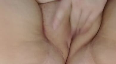 Thick bbw plays with wet pussy until she squirts and cums