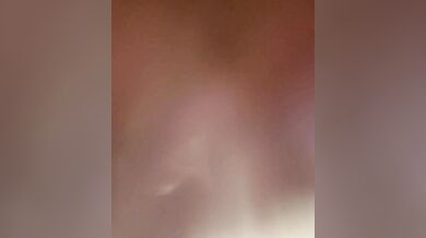 Bbw wife pissing on my phone and hands. Trying to get the right angle