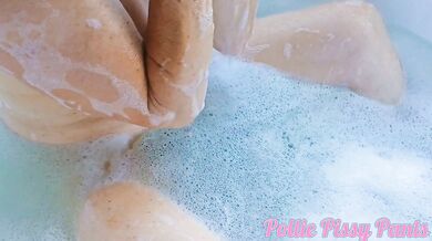 Big Natural Tits Hairy Pussy & Hairy Armpits In The Bath - MILF