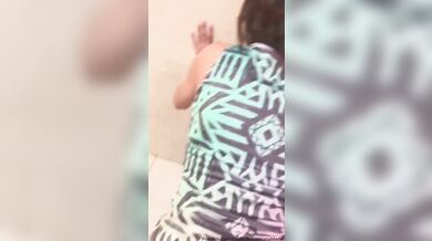 Sexo PÚBLICO, acabo de FIESTA y ME FOLLO en el BAÑO.