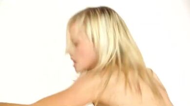 2 blondes fulfill threesome fantasy