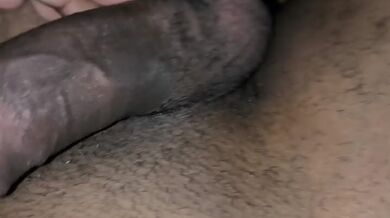 Acordei com muito tesão muita vontade de gozar tive que dar uma pegada no pauzãjorrei muito leitinho