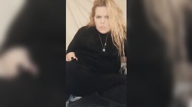 Fingering and cumming with my pants on