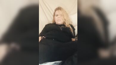 Fingering and cumming with my pants on