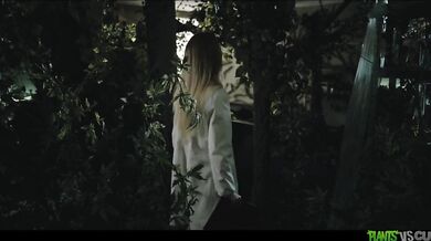 Bella Spark attacked by plant tentacles then deepthroat and extreme cumflated in her holes.