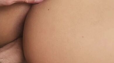 Me follo a mi vecina puta en su habitación