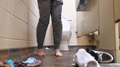 Nerdy Faery Piss and Change in the Public Bathroom