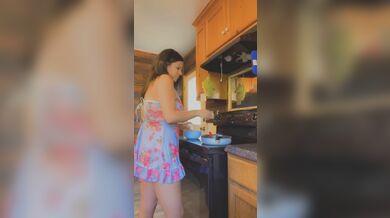 Hot lil thang in the kitchen