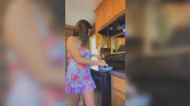 Hot lil thang in the kitchen