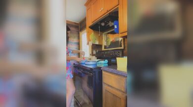 Hot lil thang in the kitchen