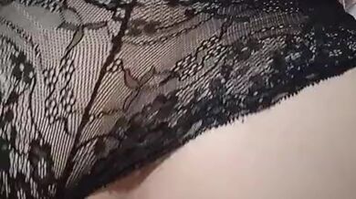 corriendome con mi conchita cremosa en la verga de mi vecino El pide silencio pa que nadie se entere