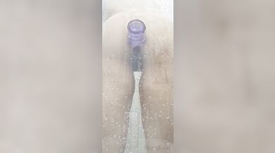 Wet and Horny in the Showe