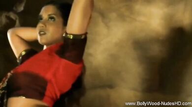 Arousing Indian Love Lady Rocks Her Sensual World Tonight