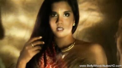 Arousing Indian Love Lady Rocks Her Sensual World Tonight