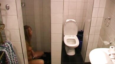 19-years old Stepsister's plays with the showerhead