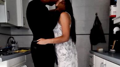 MODELO LATINA LE ENCANTA SER FOLLADA EN LA COCINA POR DINERO