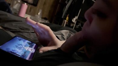 Free Use GF Sucks Me While Playing Phone Game