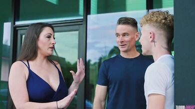 Melanie Hicks - Melanie Hicks In Neighborhood Bully