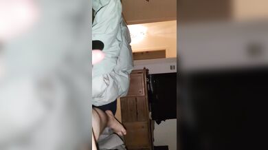 I make him cum with my hot nails that shine from the oil. If I hadn't tickled his balls, he wouldn't