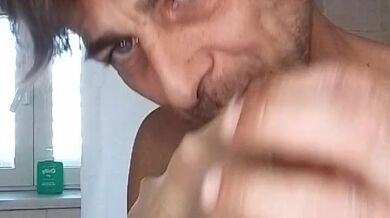 Scopo e riempio di sborra dentro i collant delle mie fans