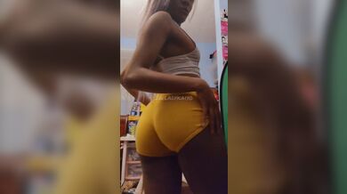 Instagram Model Ladykaiyo shows her petite ass