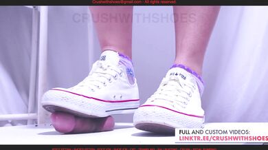 I'll make you cum under my white converse sneakers - 4K