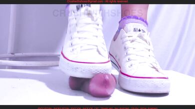 I'll make you cum under my white converse sneakers - 4K