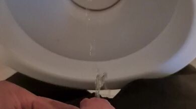 Soft dick pissing
