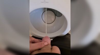 Soft dick pissing