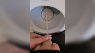 Soft dick pissing